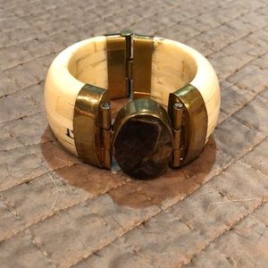 Inlaid, ivory-like bracelet with stone accent.